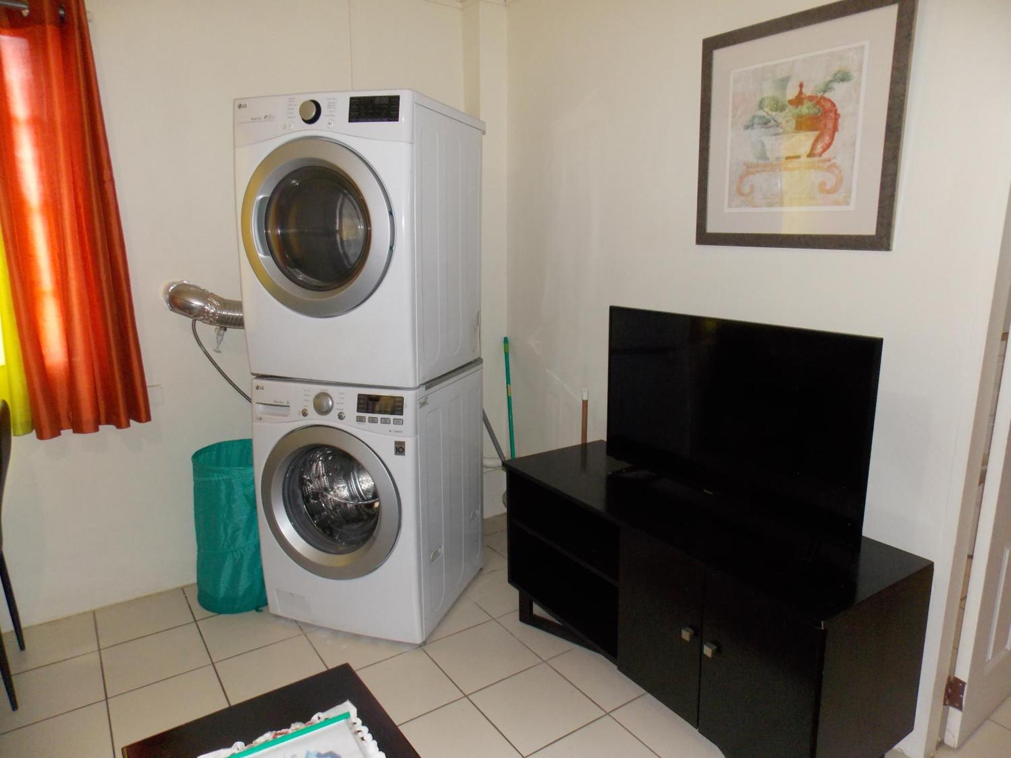 Stewart Apt- Trincity, Airport, Washer, Dryer, Office, Cable , Wifi 객실 사진